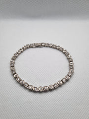 Elegant Silver Bracelet with White Zircon