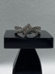 925 Silver Ring with Bracket Design and Zircon