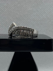 925 Silver Ring with Bracket Design and Zircon
