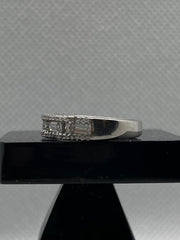 925 Silver Band with Zircon and Bracket Design