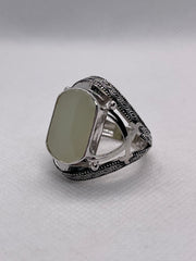 Men’s Ring with White Aqeeq and 2 Shamshir Design